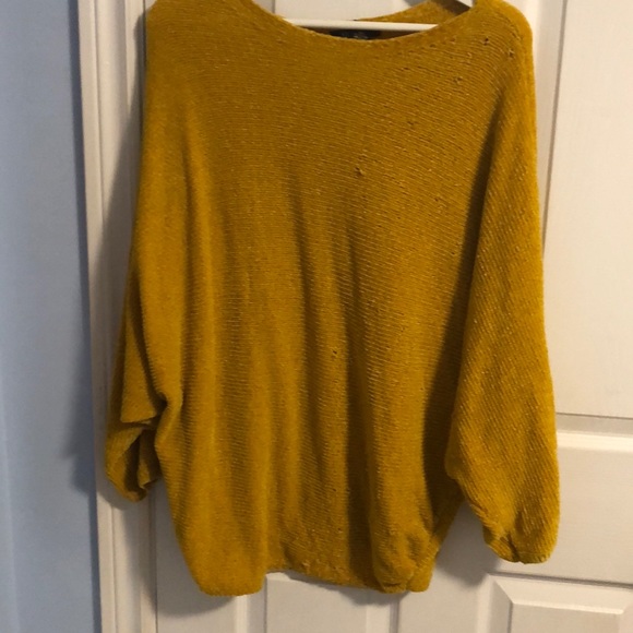 Yellow sweater - Picture 2 of 2